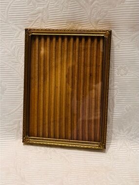 ORNATE GOLD DECORATIVE METAL PICTURE FRAME 5X7
VINTAGE